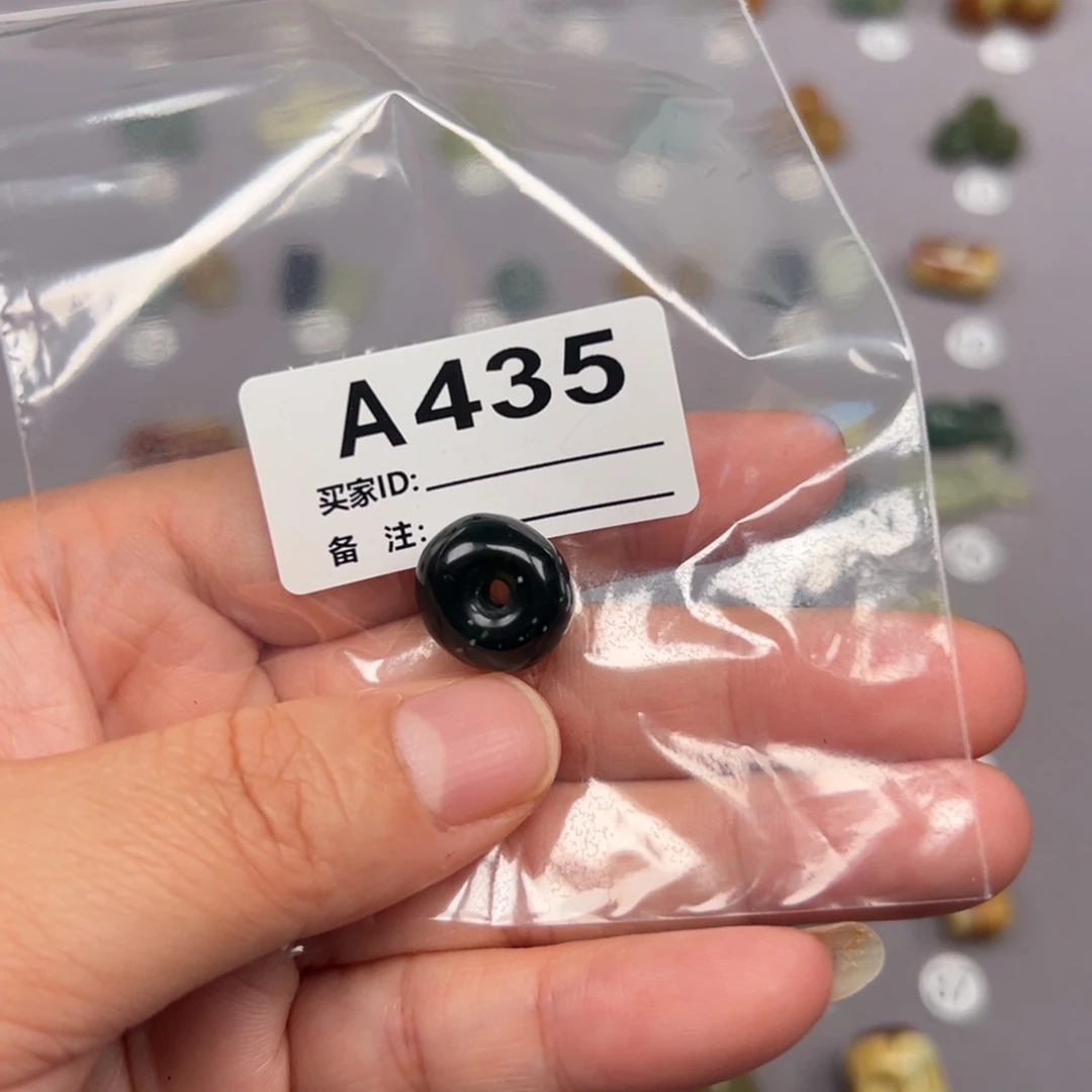 未镶嵌蛇纹石玉颈饰?**樂