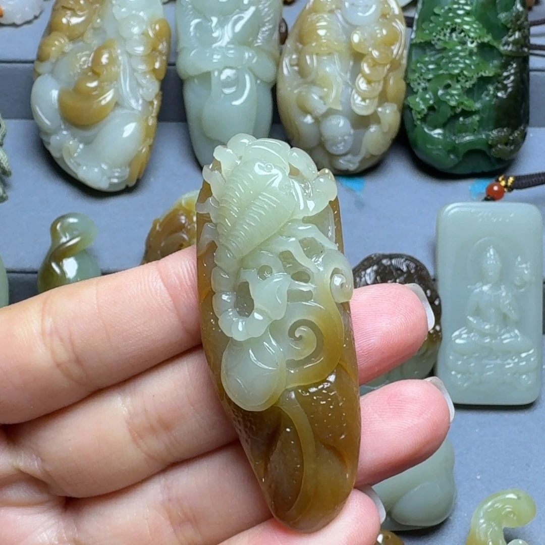 和田玉未镶嵌颈饰