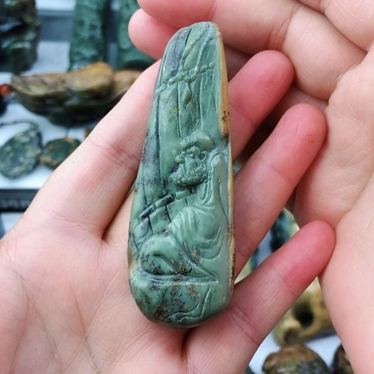 未镶嵌岫岩河磨玉（透闪石质玉）挂件