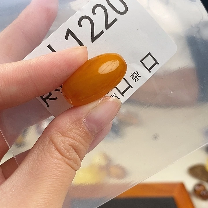 蜜蜡未镶嵌珠宝奇石