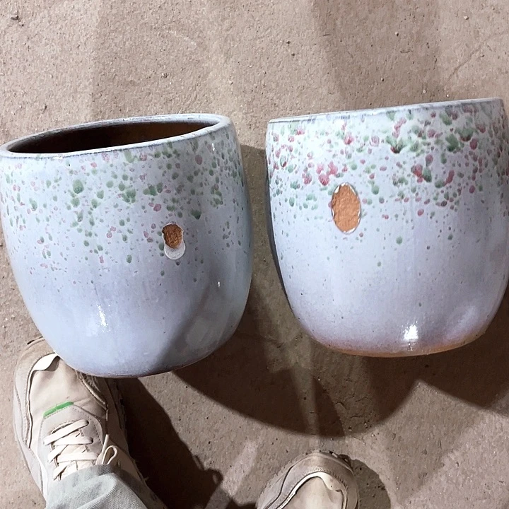 紫砂花盆口径20高度20两只小瑕疵