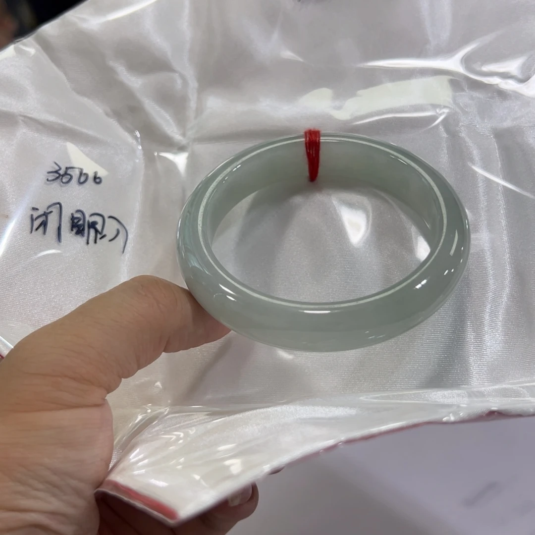 翡翠手镯未镶嵌好***土手镯