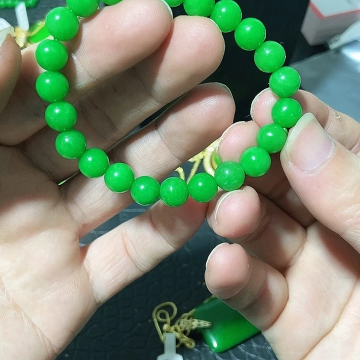 翡翠未镶嵌颈饰手串