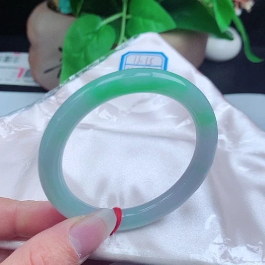 翡翠手镯未镶嵌       圆条51