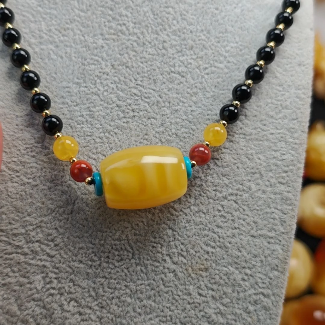 未镶嵌吊坠(赠链)蜜蜡