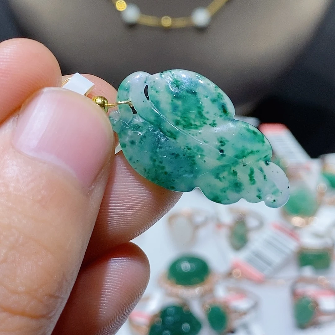 独山玉未镶嵌吊坠