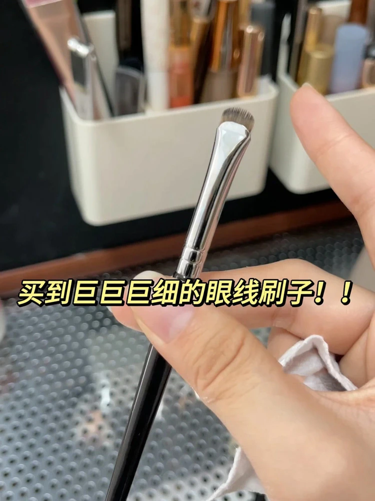 月牙形眼线刷眼睑下至卧蚕刷超薄扇形扁头镰刀锋眼部细节刷化妆刷