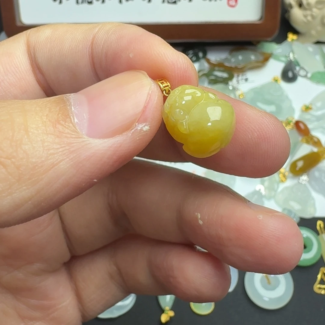 翡翠18K金镶嵌颈饰小貔貅