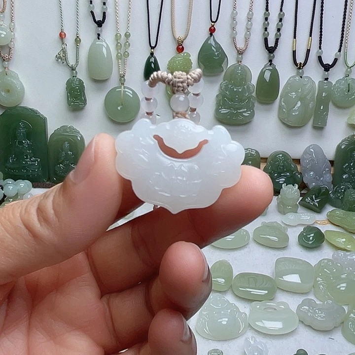 呀****和田玉未镶嵌颈饰