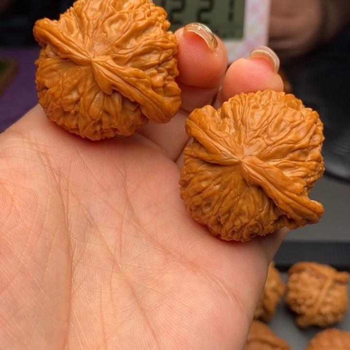 文玩核桃把件苦**甜白狮子