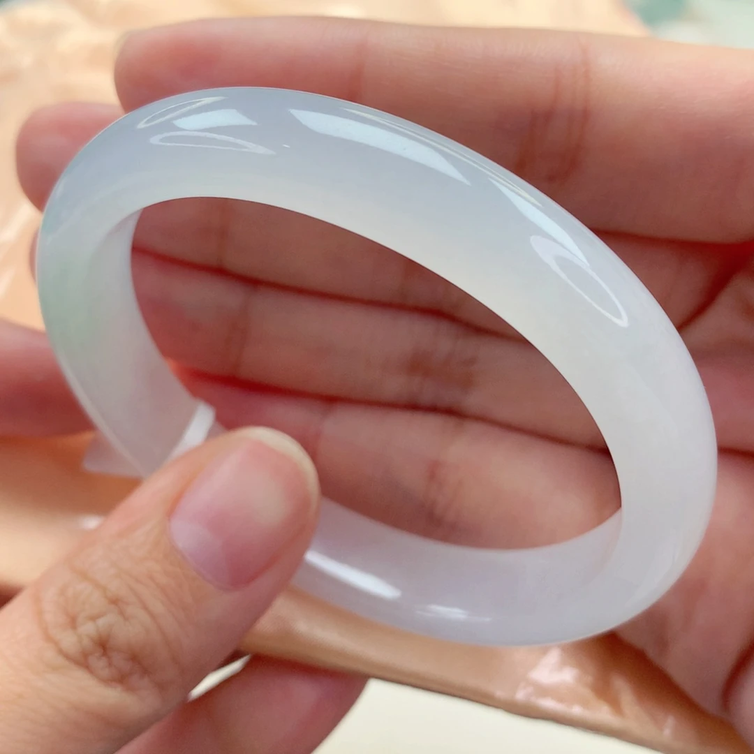 未镶嵌手镯（贵妃镯）翡翠52.8白月光飘翠 纯净 捡漏 喵喵