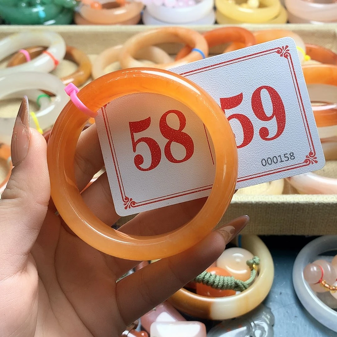 未镶嵌石英质玉（黄龙玉）手镯