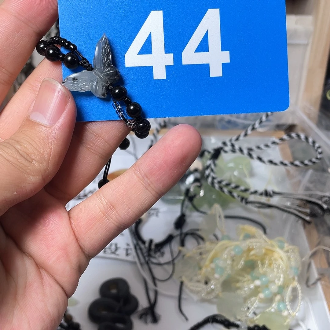 蛇纹石玉颈饰合金