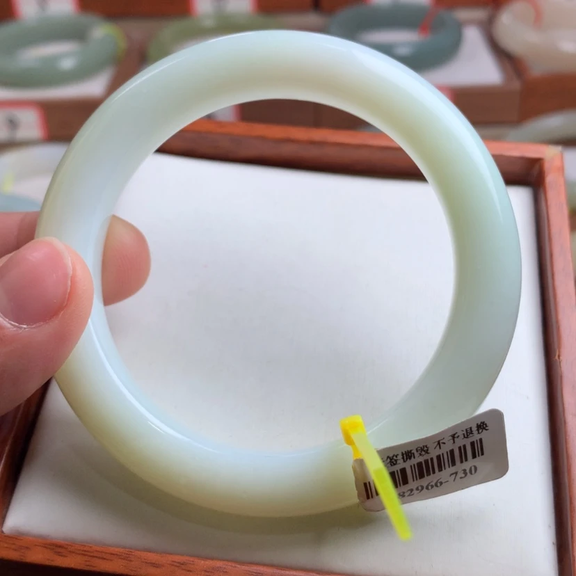 【闪购商品】和田玉手镯未镶嵌59.6