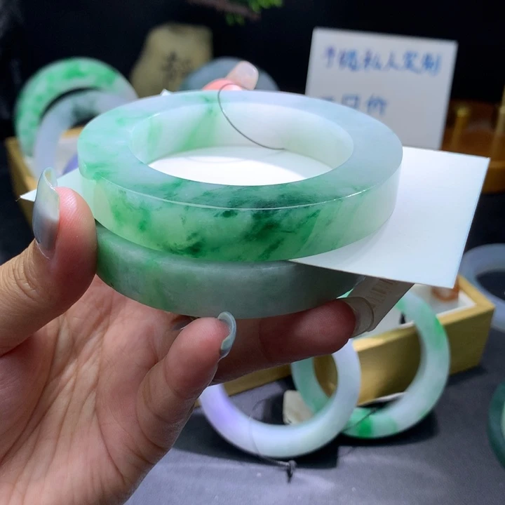 未镶嵌翡翠手镯定制翡翠
