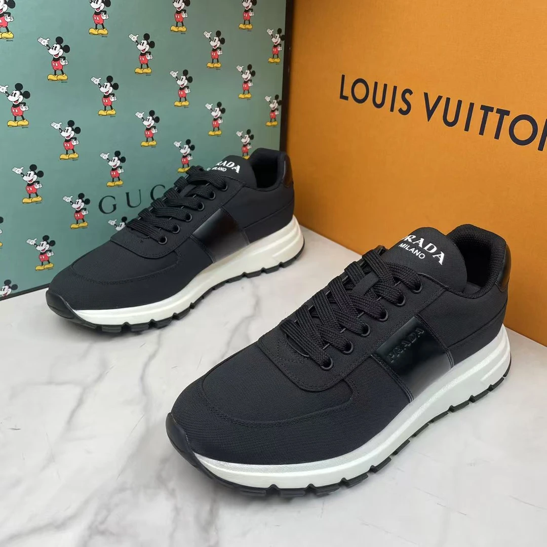 全新未使用 Prada/普拉达 黑色帆布皮革logo压花运动鞋/41.5码
