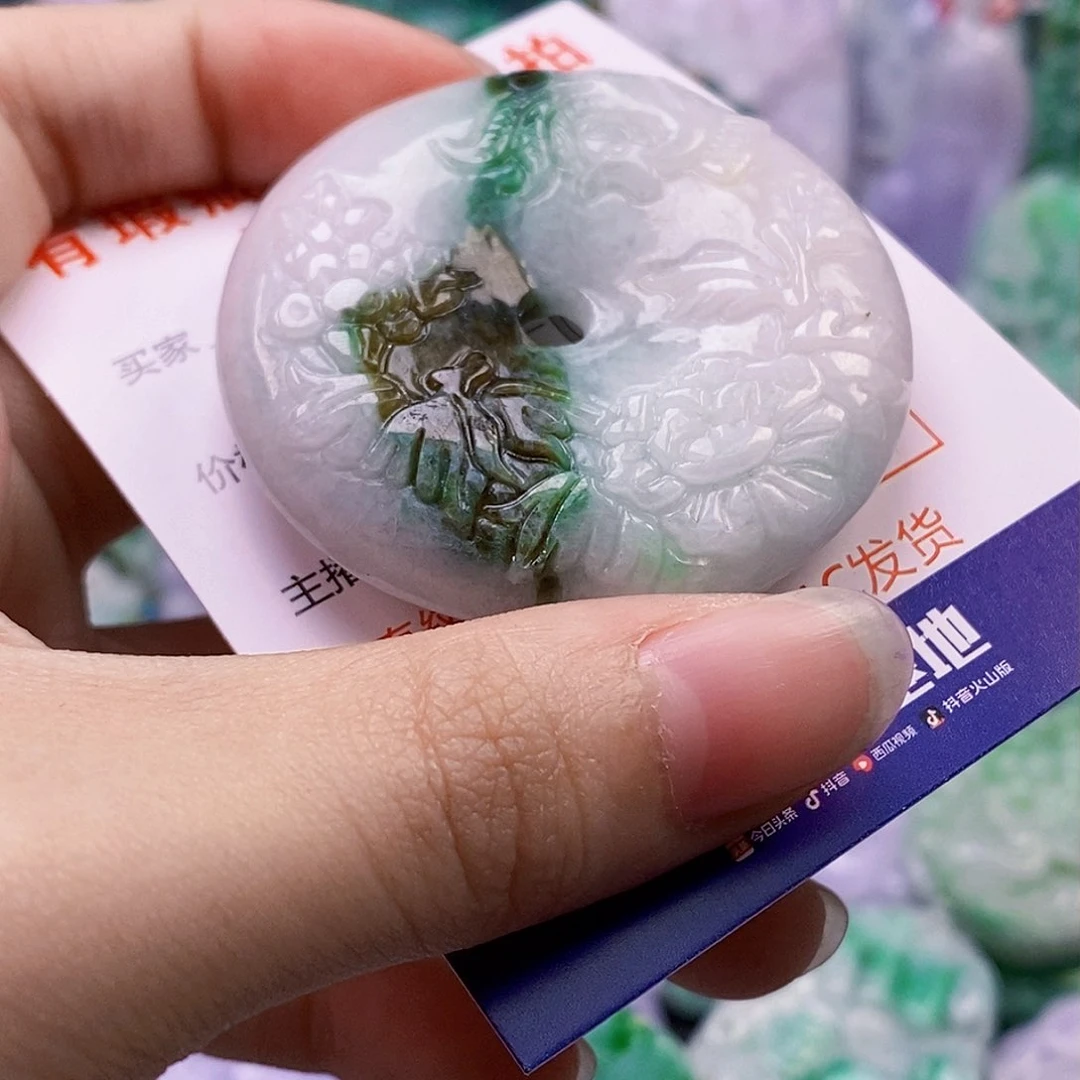 吊坠(不含链)未镶嵌翡翠