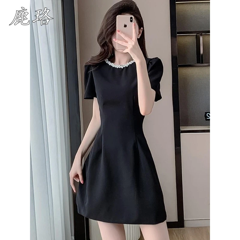 法式赫本风连衣裙女夏季2025新款轻奢高级感裙子小个子收腰小黑裙