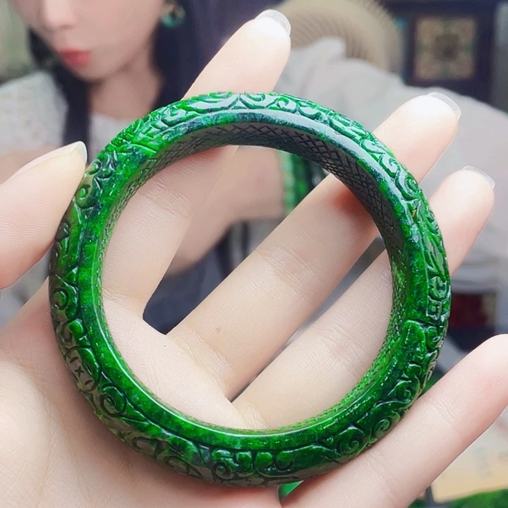 颈饰未镶嵌翡翠多样性