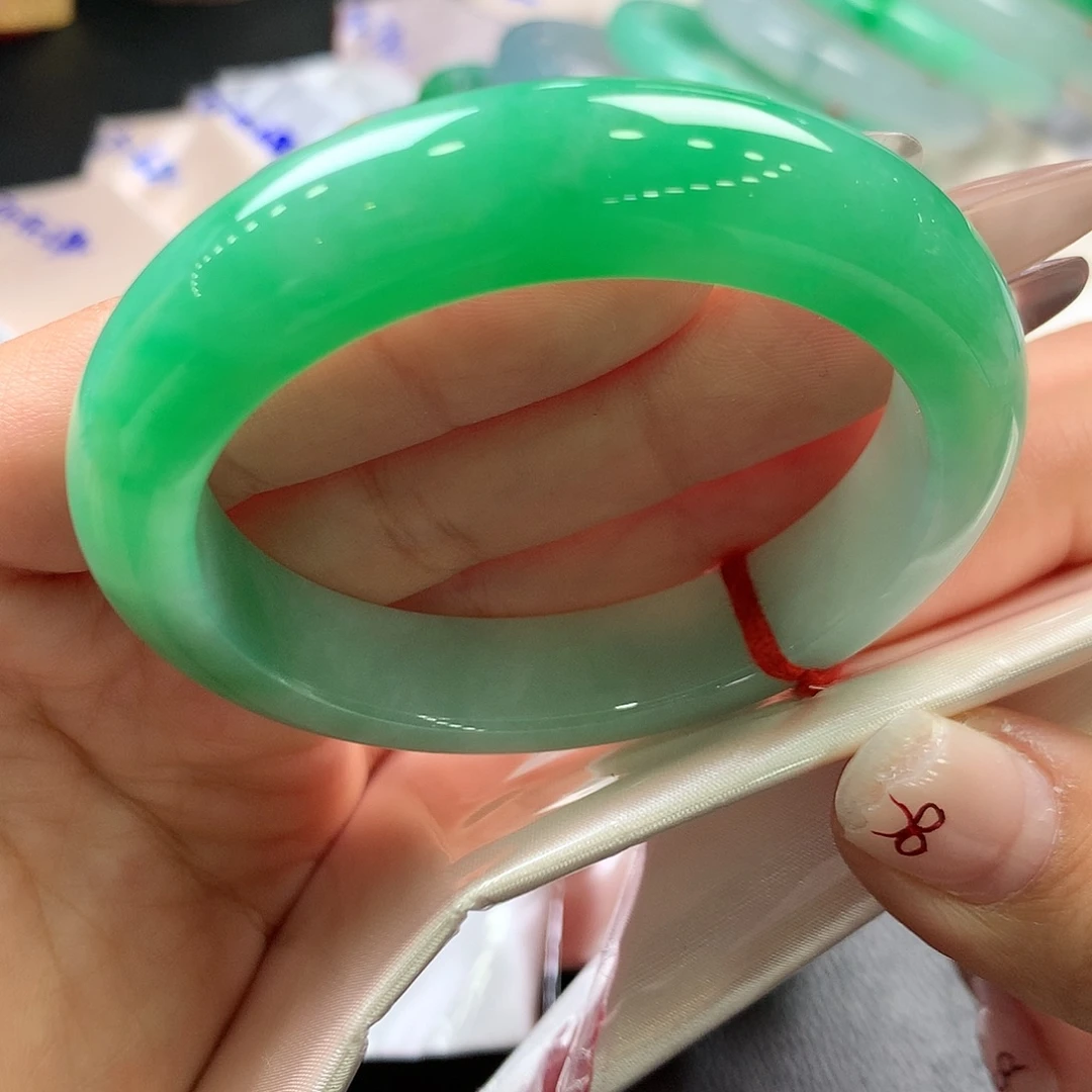 翡翠未镶嵌手镯14号冰胶阳绿