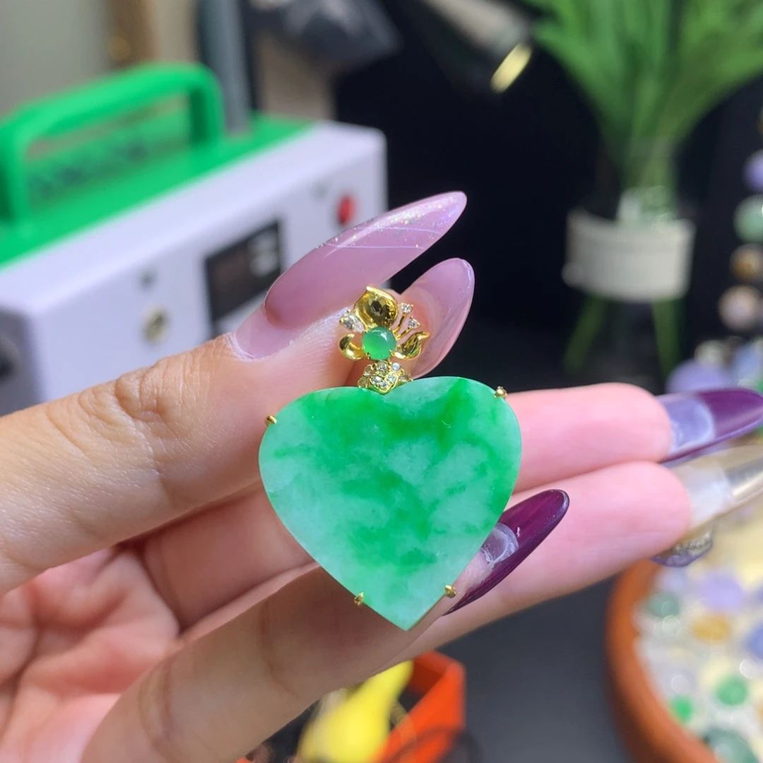 翡翠18K金镶嵌颈饰