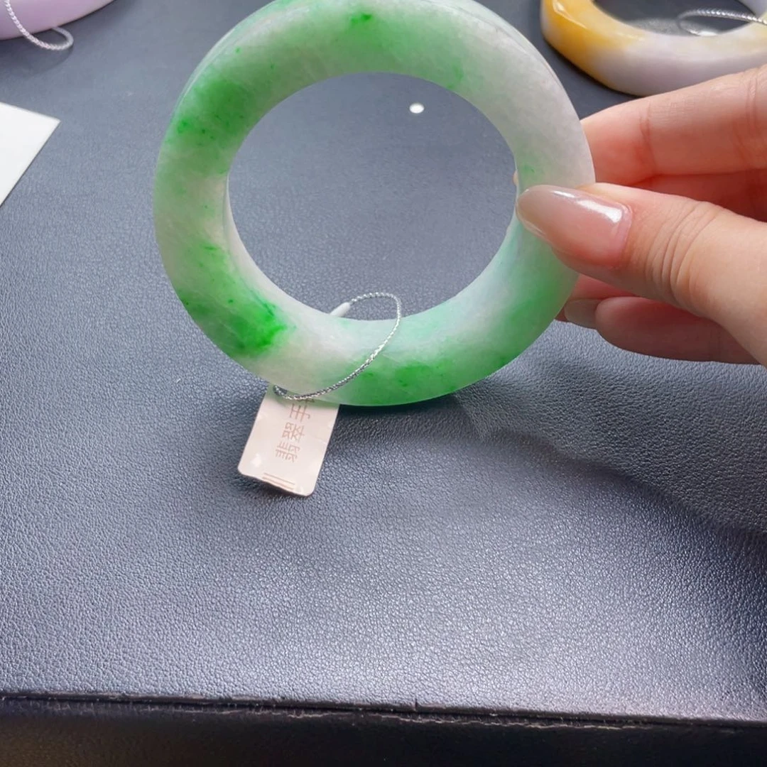 定制翡翠未镶嵌飘绿