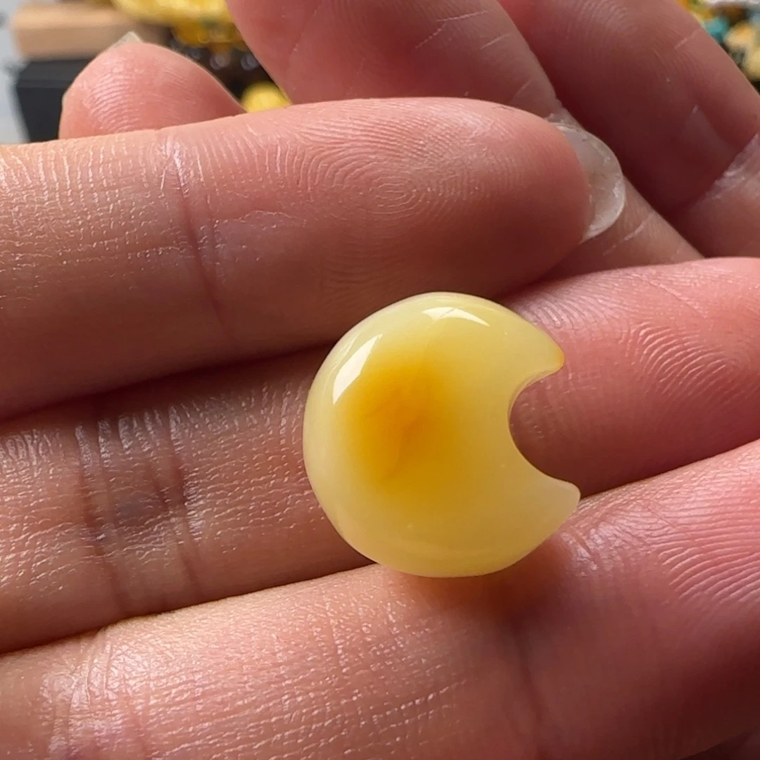 蜜蜡未镶嵌颈饰蜜蜡俏色月亮提溜