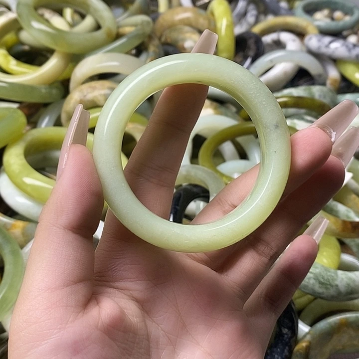 蛇纹石玉未镶嵌手镯