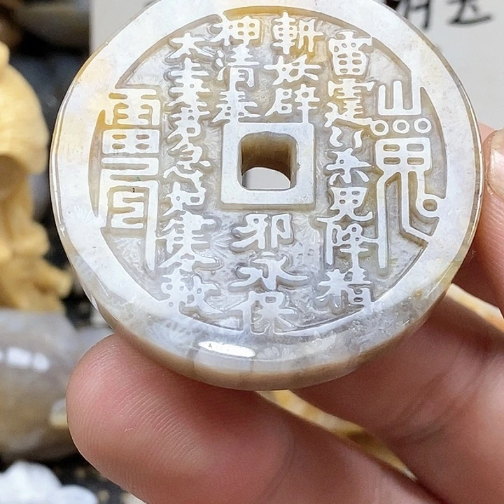 颈饰未镶嵌硅化珊瑚（珊瑚玉）
