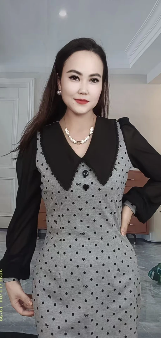 春秋气质V领拼接显瘦收腰法式复古温柔中长款连衣裙