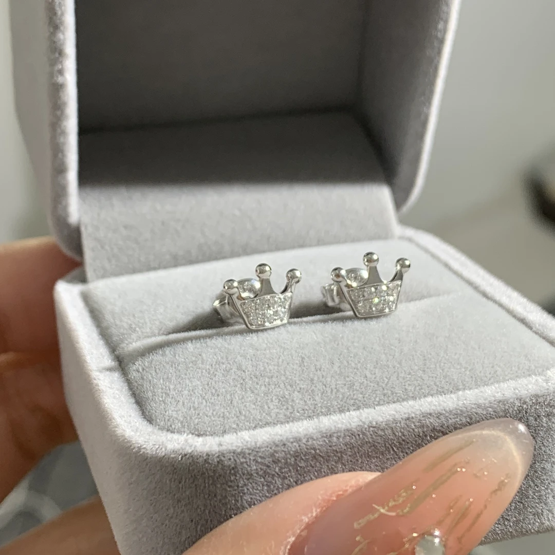 莫桑石铂金pt950首饰镶嵌莫桑小皇冠耳钉不支持退换