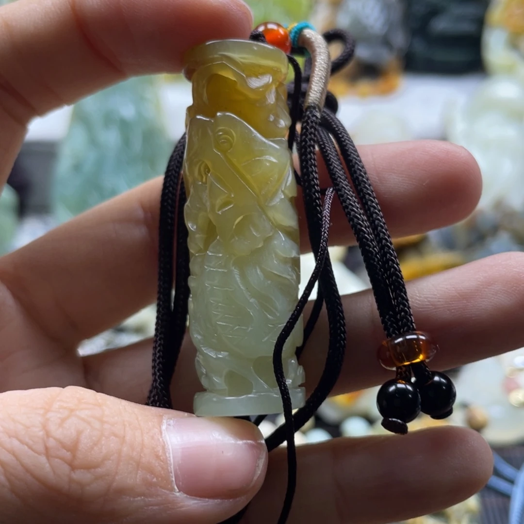 蛇纹石玉颈饰未镶嵌熊*