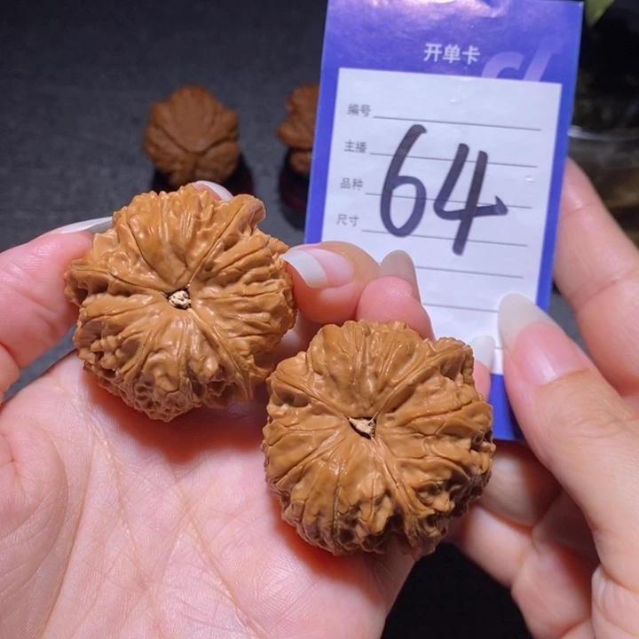 文玩核桃把件雨花石三棱42左右有修