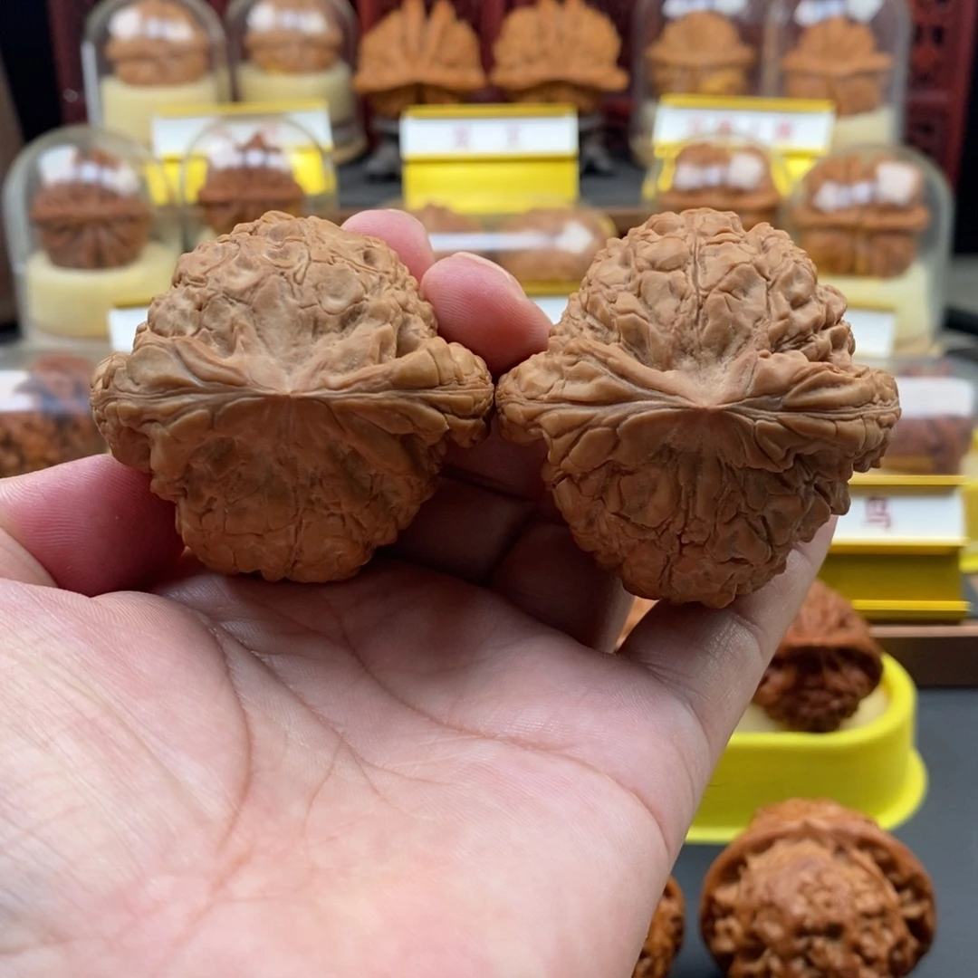 文玩核桃吊坠龙鼎，全品，尺寸51