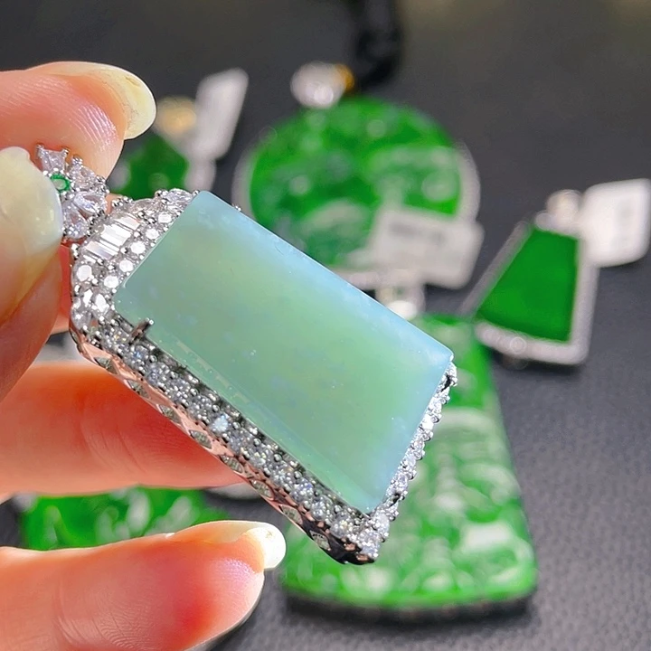 翡翠颈饰未镶嵌96，