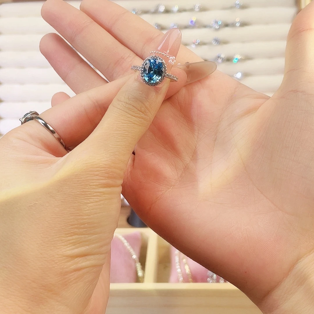 925银合成碳硅石鸽子蛋三卡蓝钻13圈