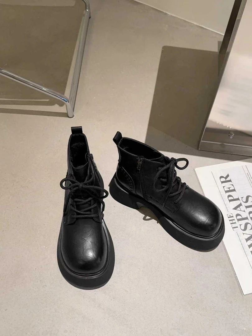 英伦风保暖马丁靴女款厚底加绒冬季圆头休闲百搭秋冬系带马丁靴