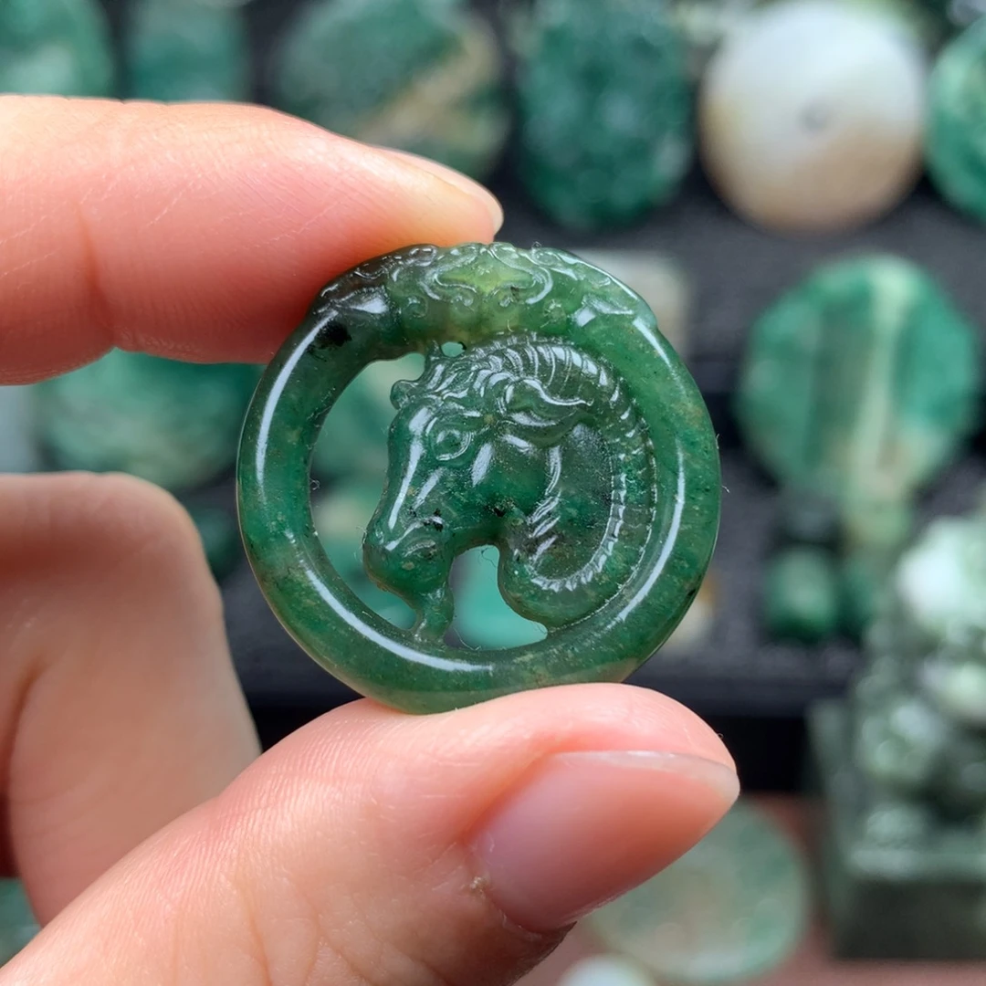 独山玉未镶嵌颈饰