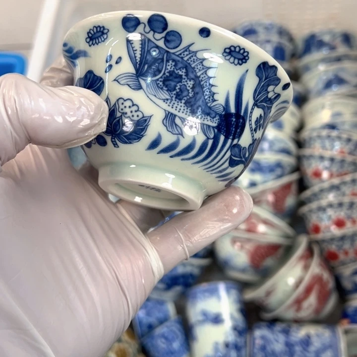 瓷片白青花鱼藻纹压手杯全品