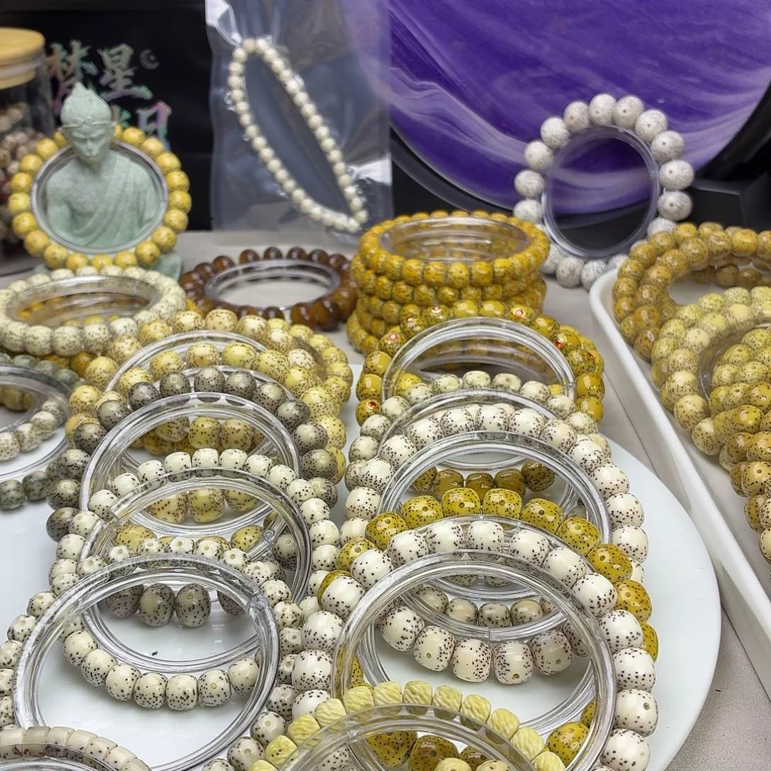 星月菩提吊坠海南星月菩提古瓷白无相