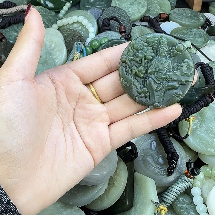 和田玉未镶嵌颈饰