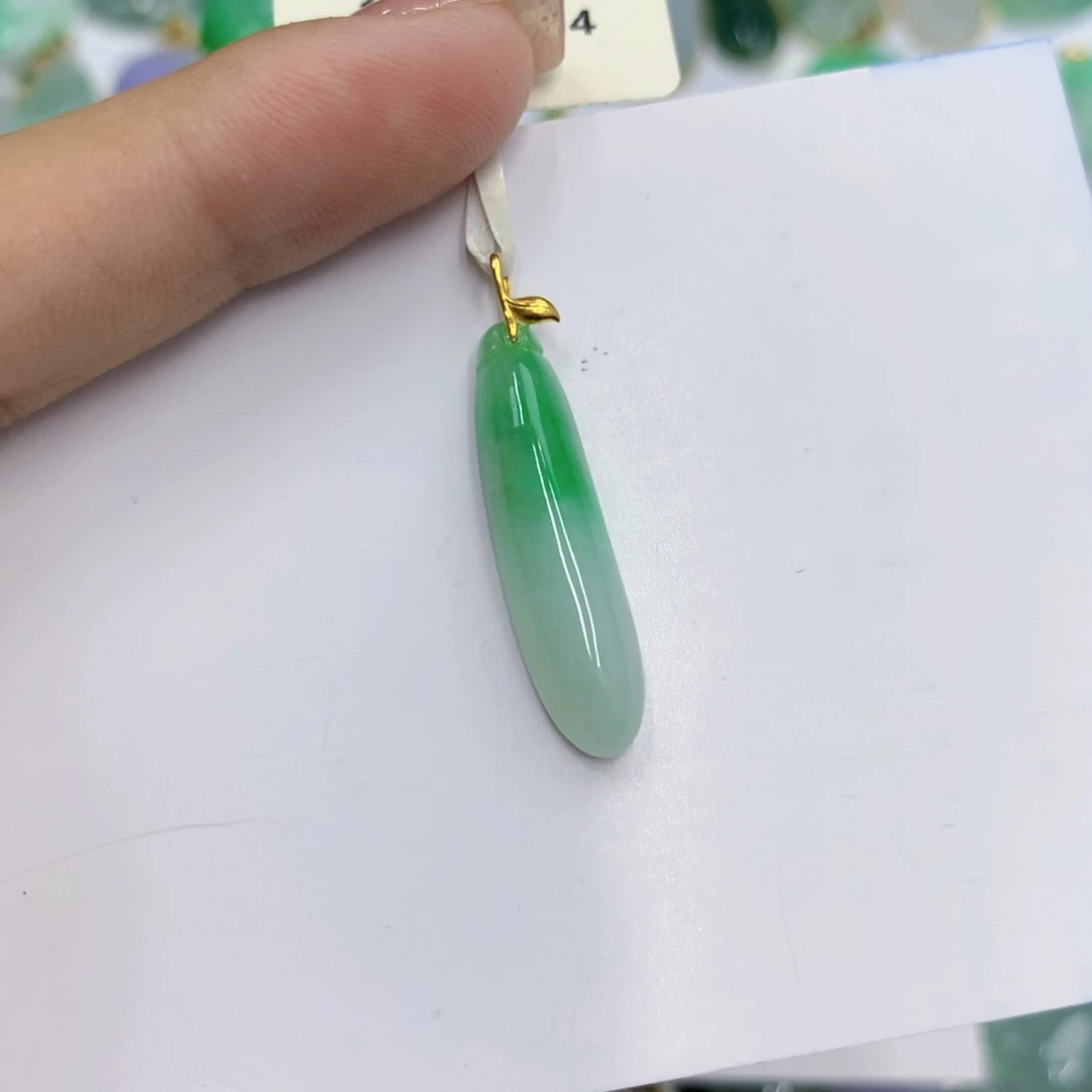 颈饰18K金镶嵌翡翠翡翠