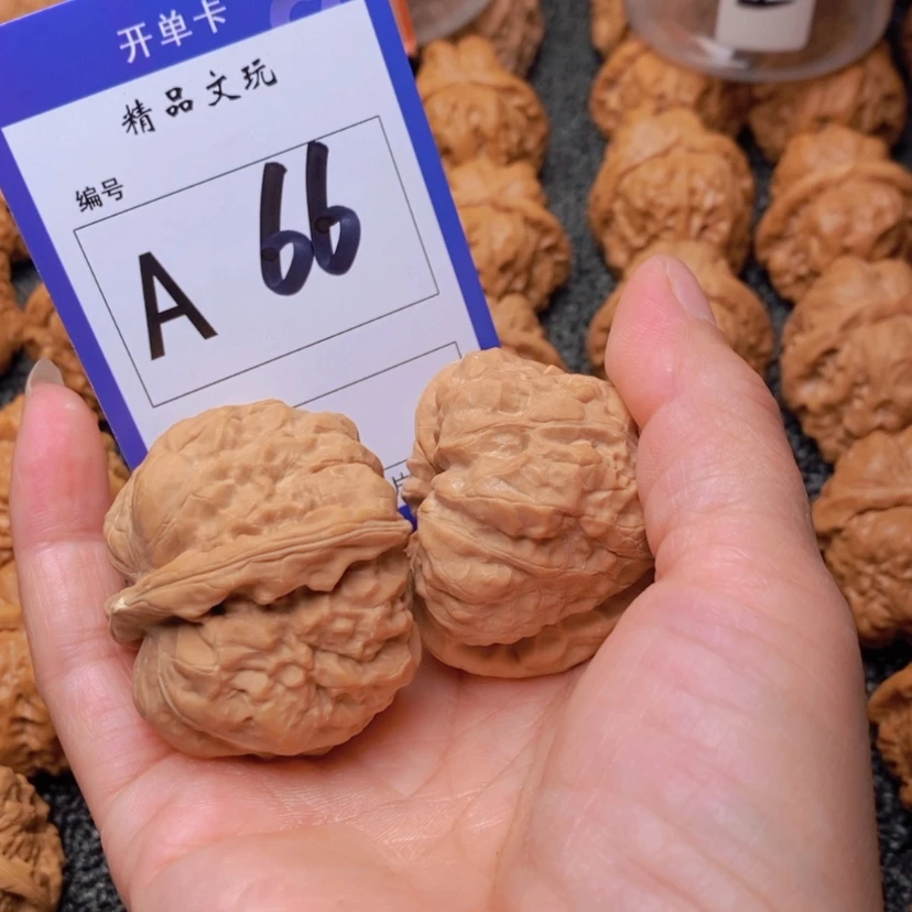 【闪购商品】桃核吊坠幽***偶这首单曲我真的