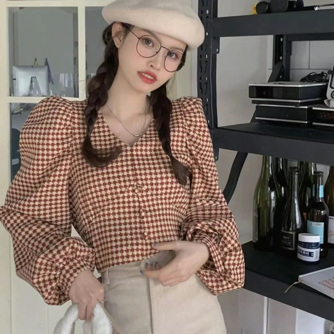 法式泡泡袖格子衬衫小个子女设计感小众v领上衣