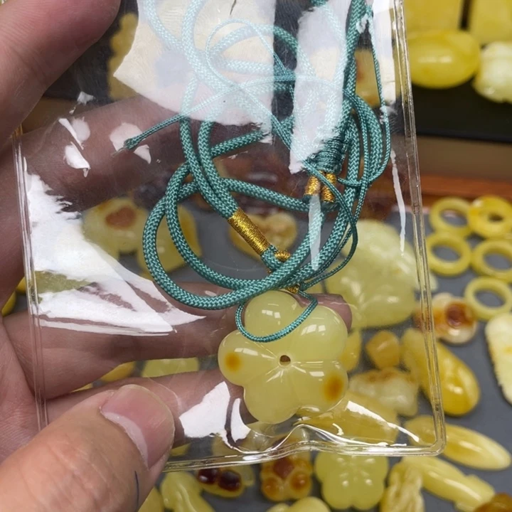 未镶嵌蜜蜡珠宝奇石?****°