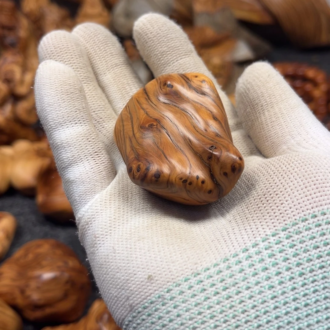 柏木太行崖柏把件