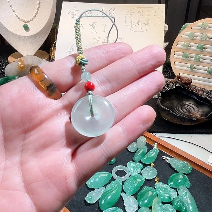 石英质玉未镶嵌车挂