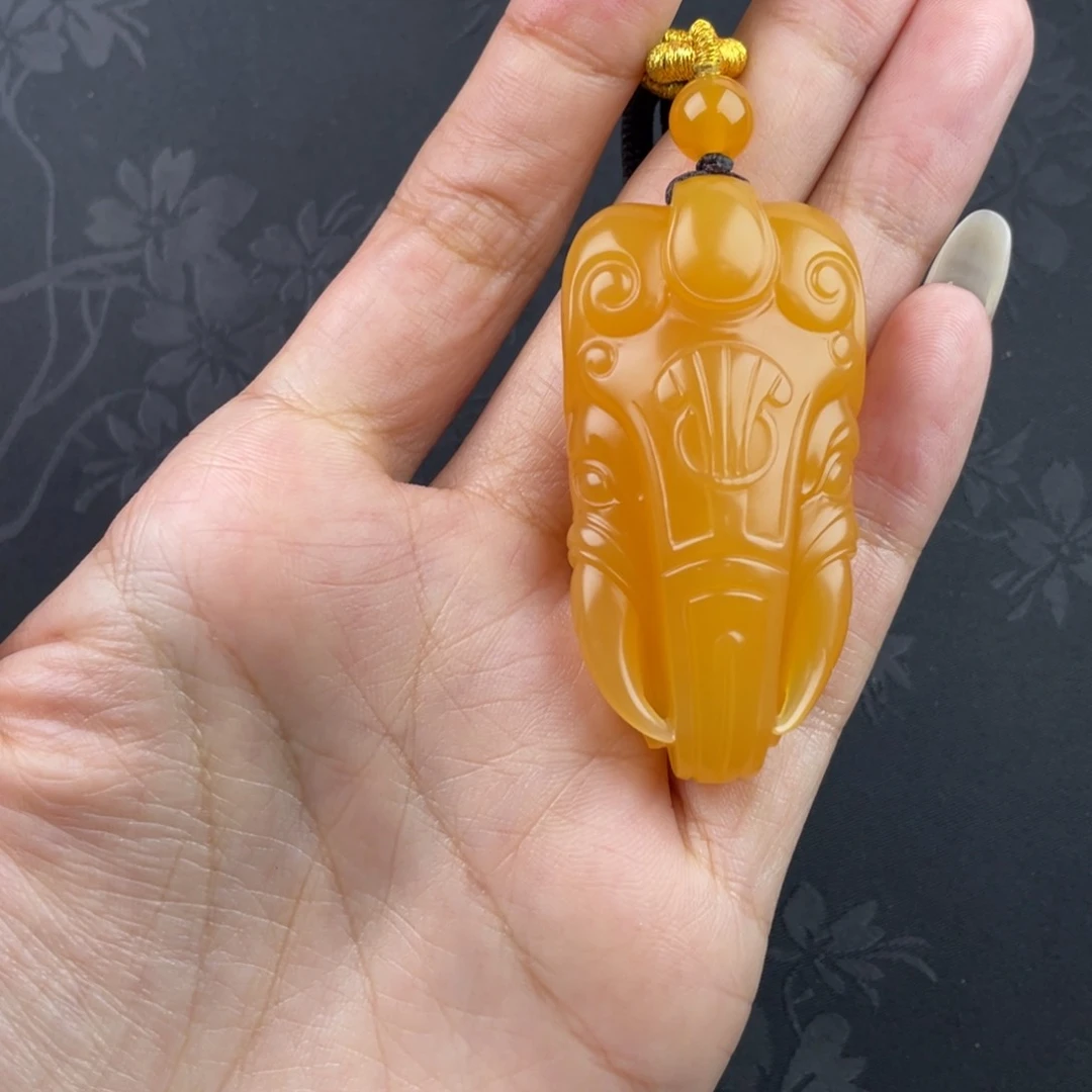 石英质玉颈饰未镶嵌小*熊