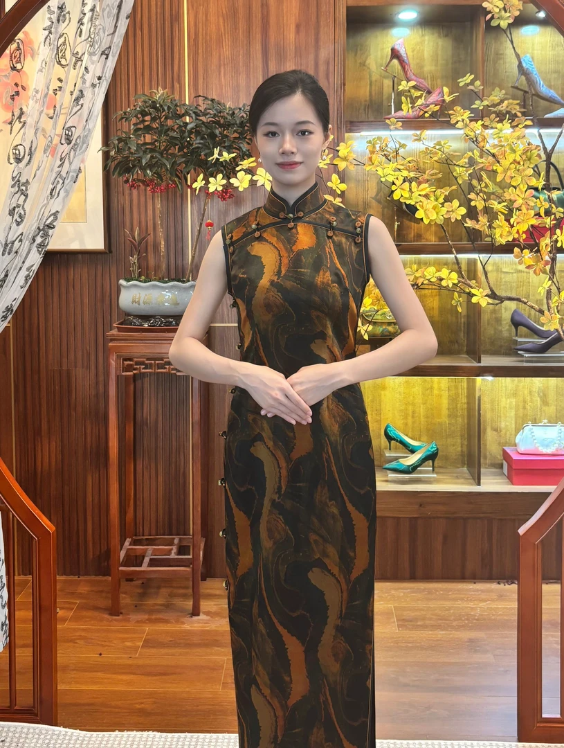 如丝专属【流光溢彩】靓影儿桑蚕丝香云纱显瘦一字襟气质亮锻旗袍
