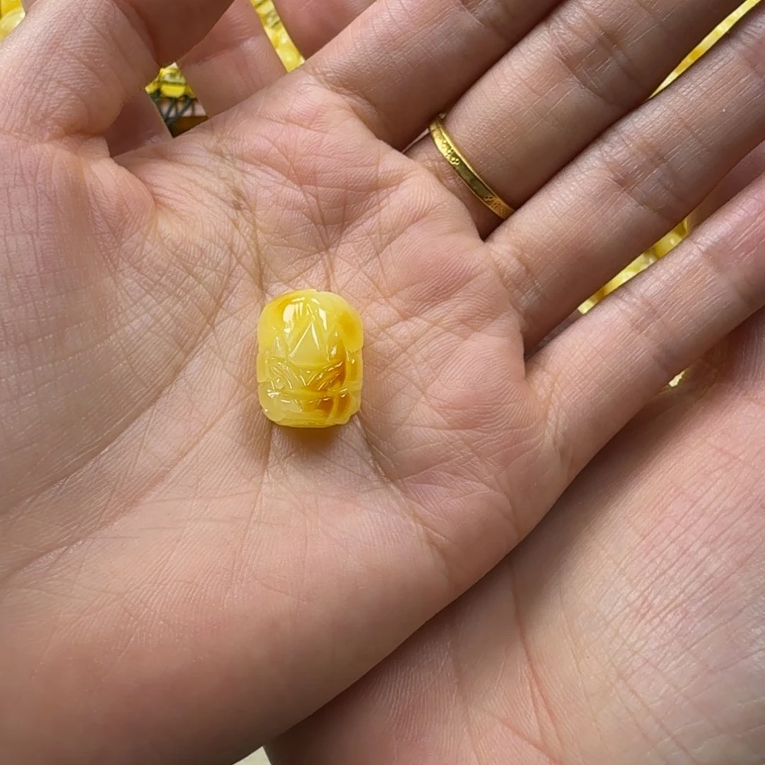 琥珀未镶嵌颈饰琥珀蜜蜡